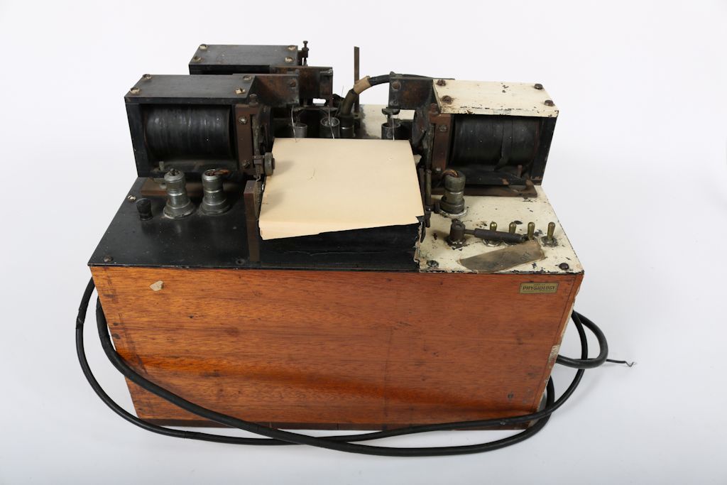 An EEG (Electroencephalogram) machine for measuring brain waves, built in the mid-to-late 1930s by Faculty of Medicine researcher John Goodwin