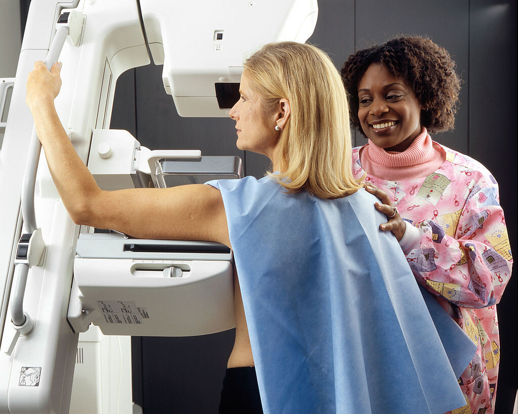 Photo: Woman receives mammogram by Rhoda Baer for the National Cancer Institute via Wikimedia Commons