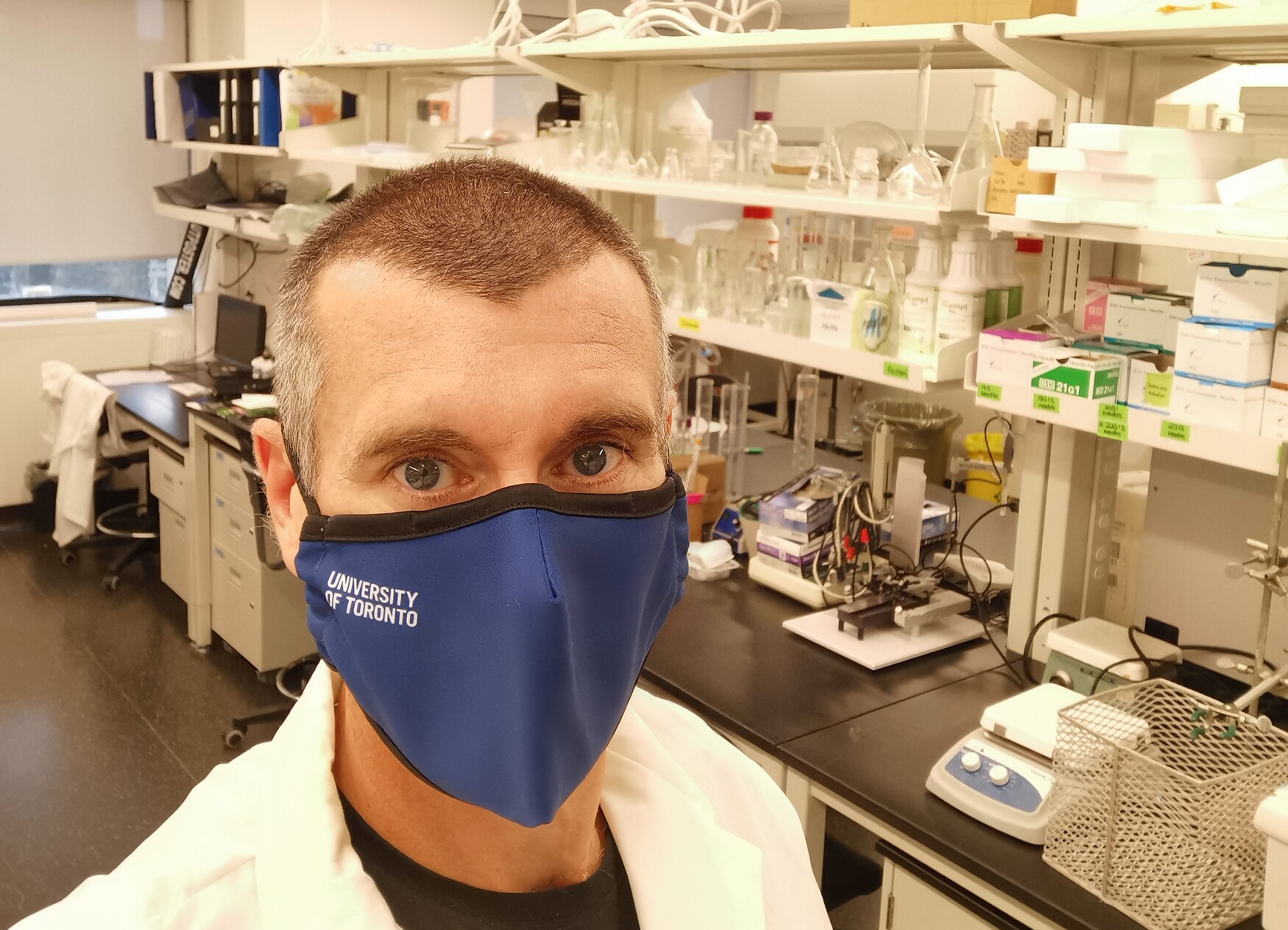 Photo of Professor Richard Bazinet in lab